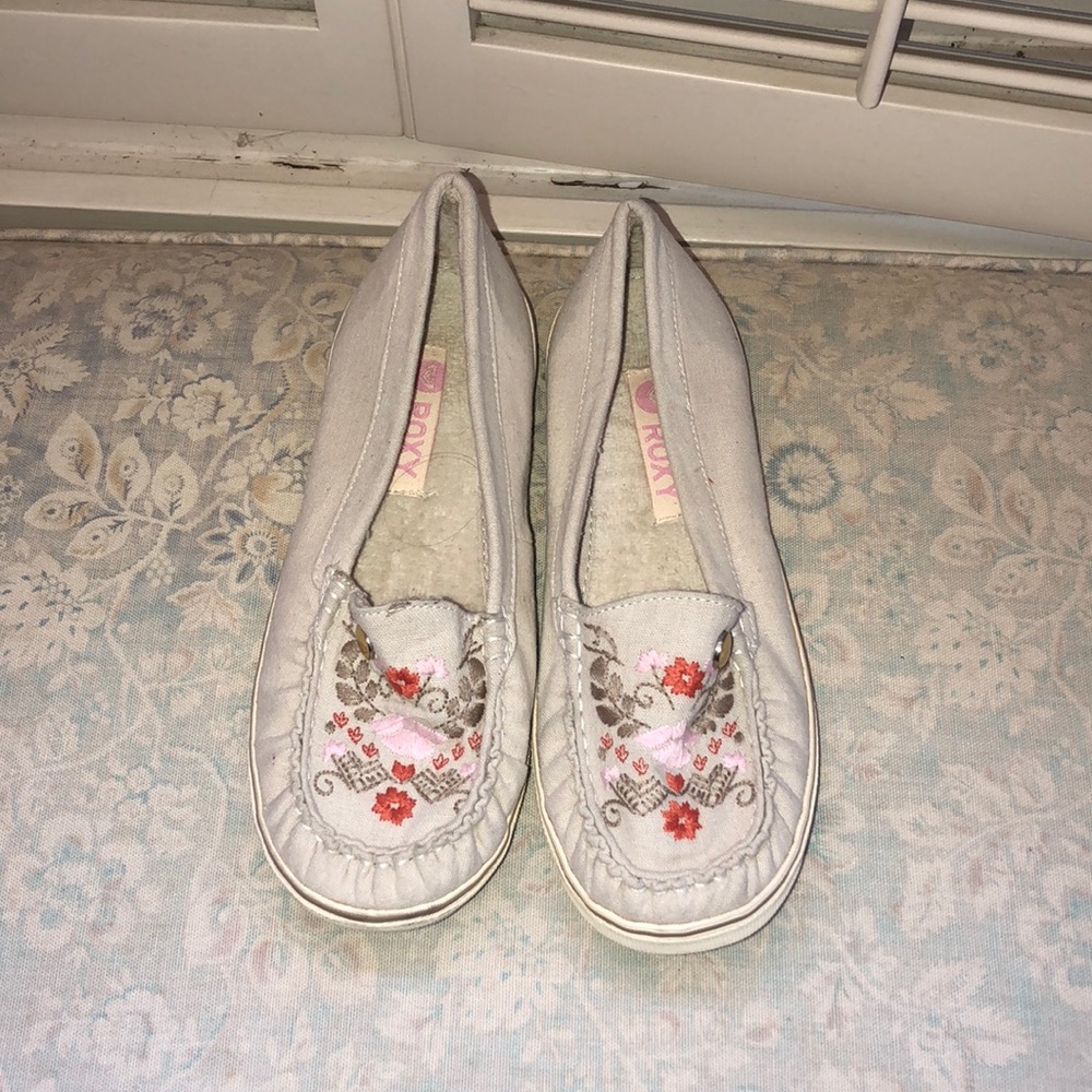 Size 8 Roxy slip on shoes *adorable*